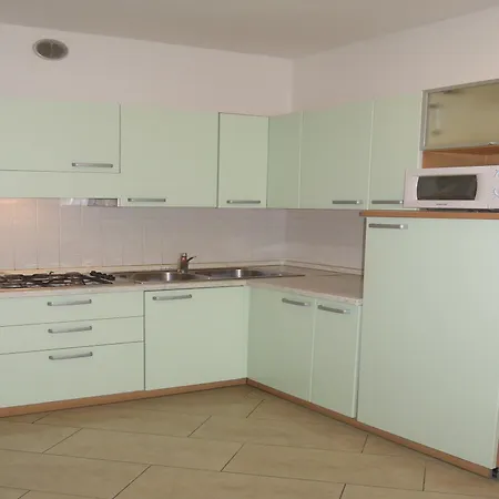 Bright Flat Near The - Beahost Apartman *