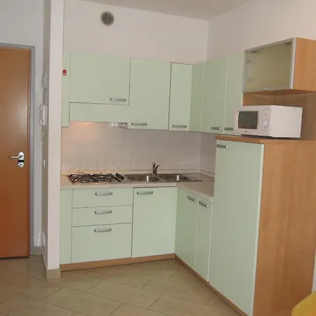 Bright Flat Near The - Beahost Apartman *