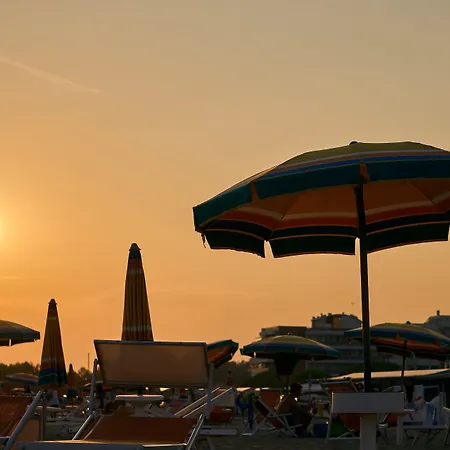Bright Flat Near The - Beahost Apartman *