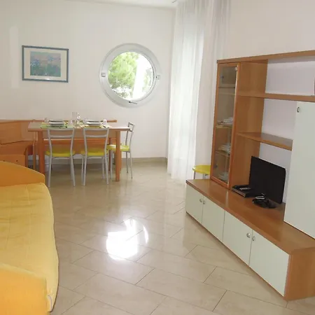 Bright Flat Near The - Beahost Apartman