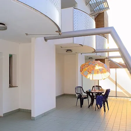 Bright Flat Near The - Beahost Apartman