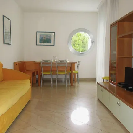 Apartman Bright Flat Near The - Beahost *