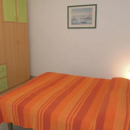 Apartman Bright Flat Near The - Beahost *