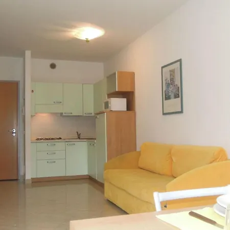 Bright Flat Near The - Beahost Apartman *